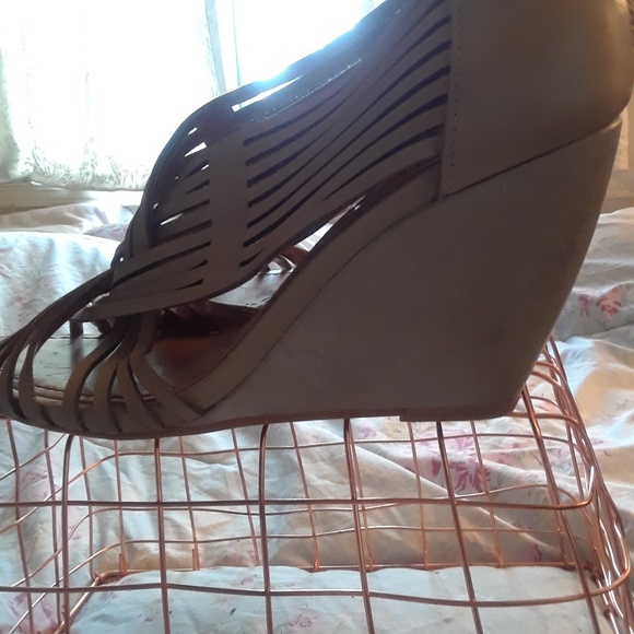 Shoes - Picture 3 of 4